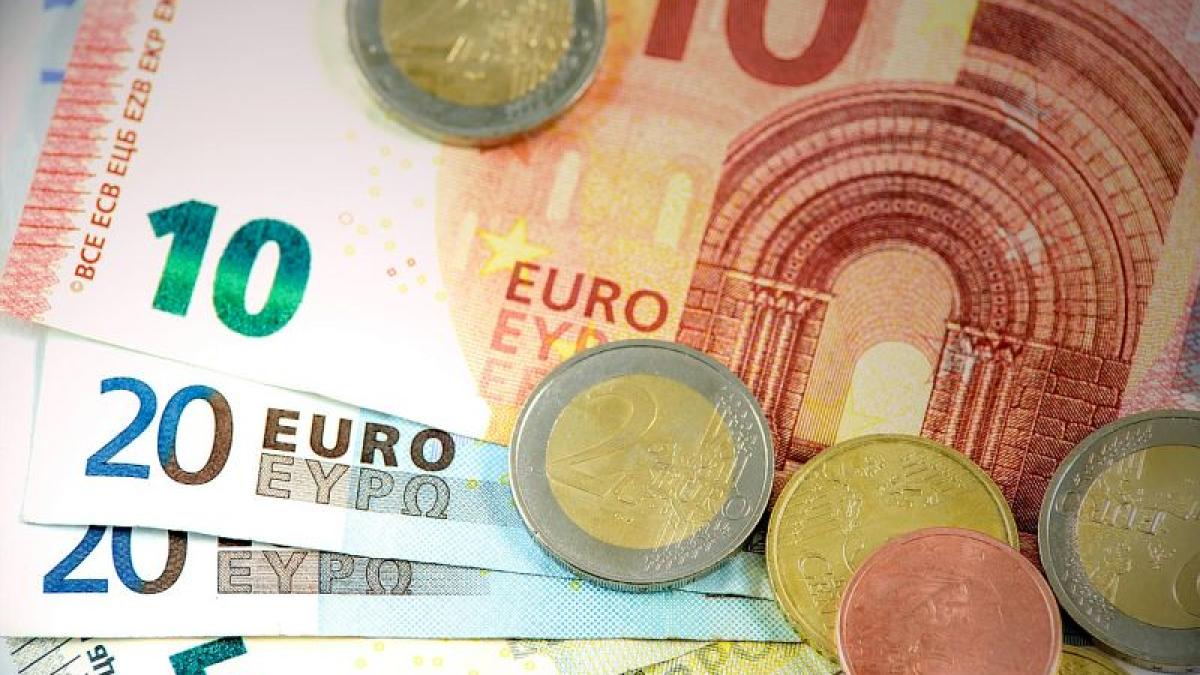 euro-bancnote-monede-pixabay_86054100