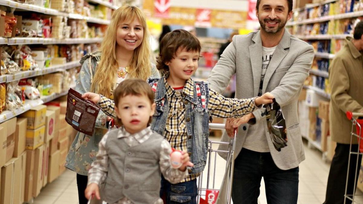 cumparaturi_magazin_supermarket_hipermarket_familie_94044000