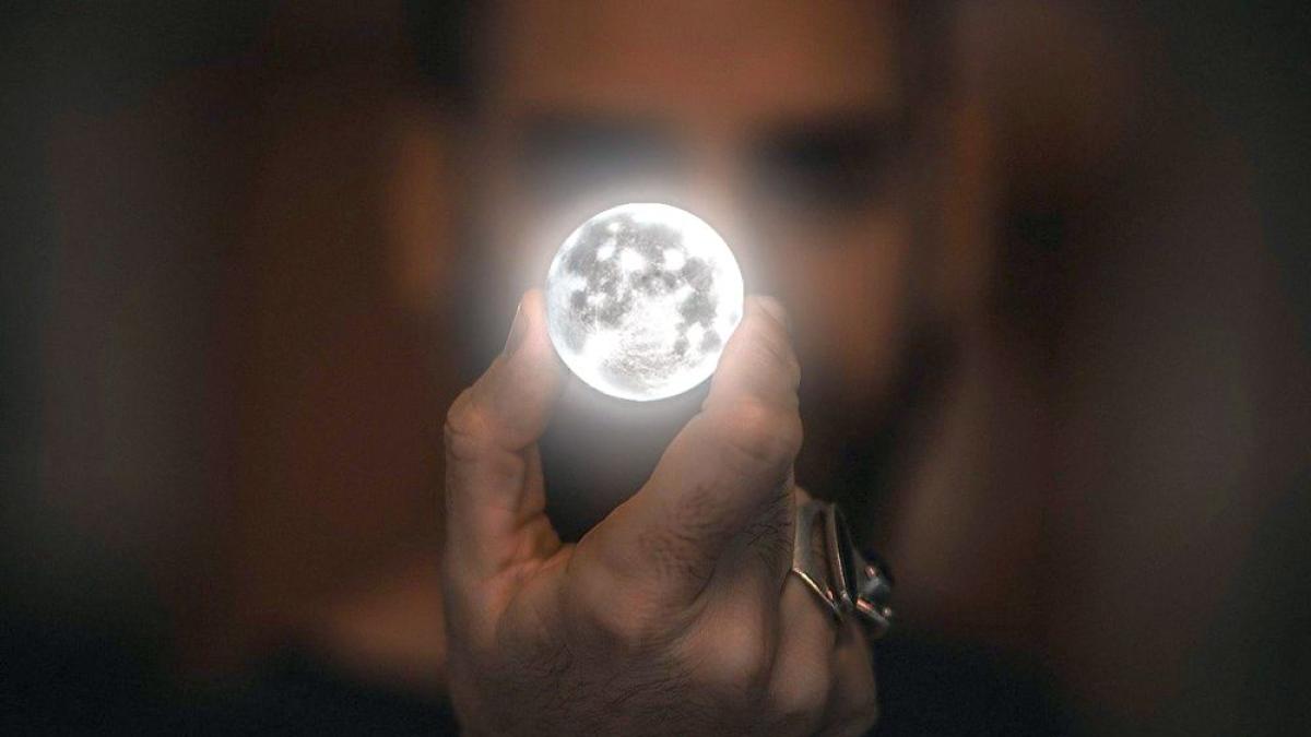 luna-somn-barbati-pixabay_24449600