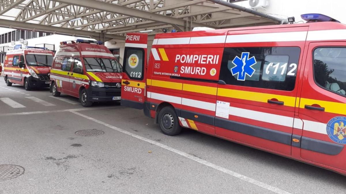 spitalul-judetean-arad-coada-ambulante-foto-facebook_19383500