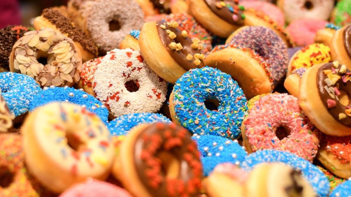 dulciuri-zahar-donuts-pixabay_54627300