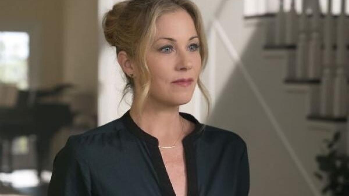 christina-applegate-dead-to-me-1557484434_13158800_20978600