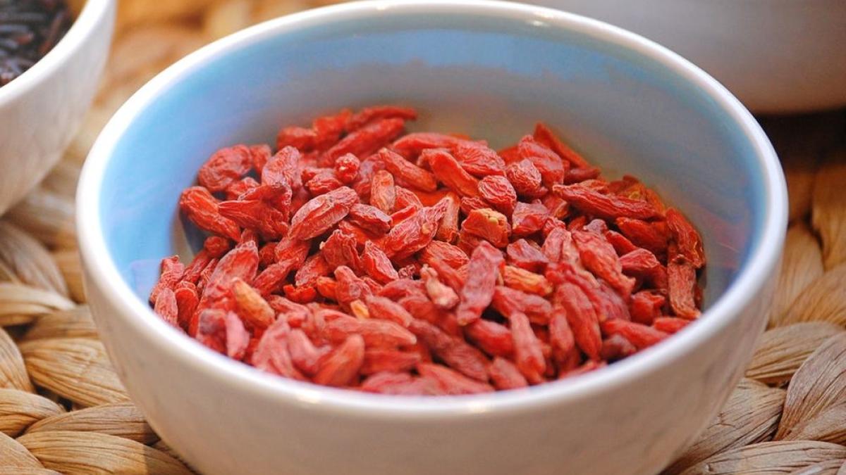 goji-pexels-robert-bykowski-6732733_77449400