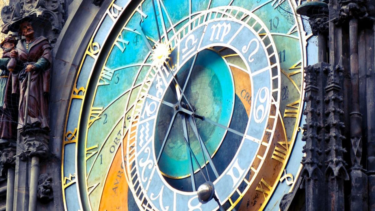 zodiac-astre-zodii-horoscop-pexels-andrea-piacquadio-820735_82153700
