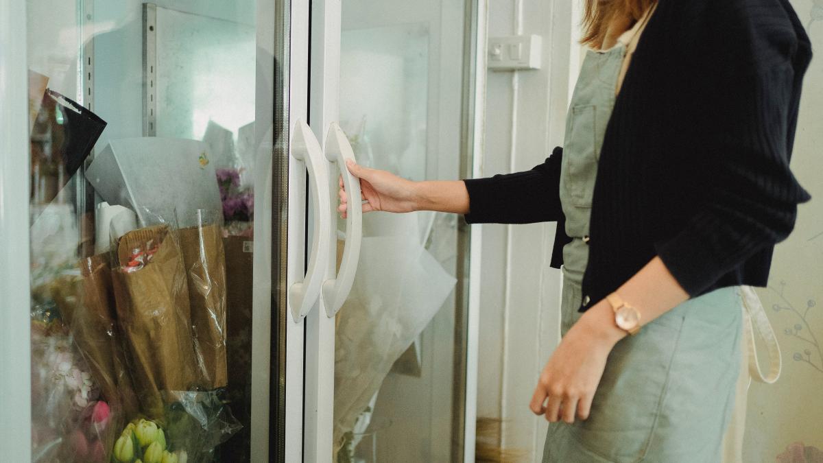 cat-pastrezi-mancarea-gatita--refrigerata-si-congelata--bilic-ai-grija--creste-riscul-de-contaminare-nu-recongelati-niciodata-un-aliment-decongelat_75579100