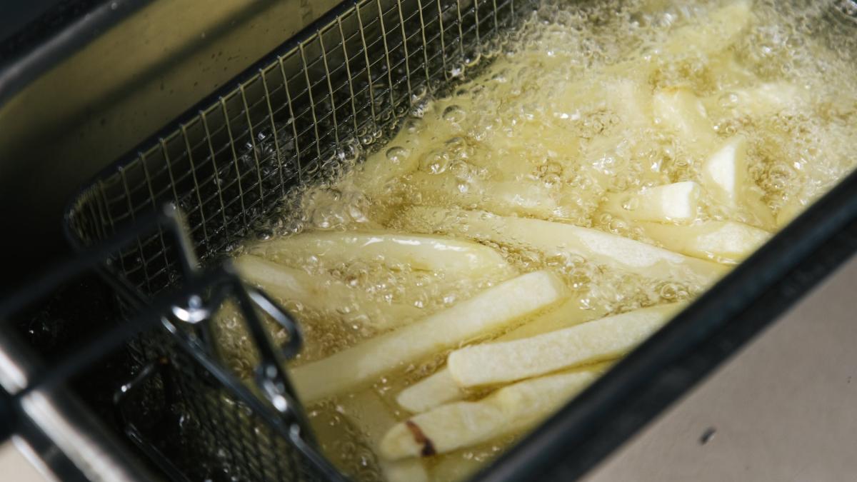 uleiul-de-palmier--o-bomba-calorica--bilic--la-fel-de-nesanatoasa-ca-margarina-foto-pexels--at--ron-lach_77016100