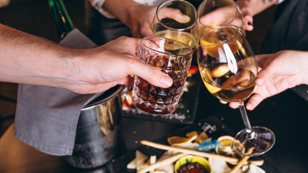 40-de-pahare--distanta-de-la-sfinti-la-coma-330-mg--alcoolemia-medie-la-urgente--metodele-de-a-pacali-fiola--simple-mituri_64123600