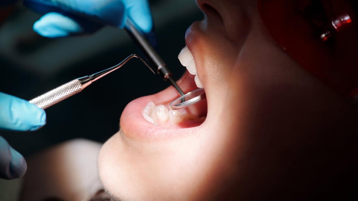ce-legatura-exista-intre-bacteriile-orale-si-hipertensiune--foto-pexels--at--cedric-fauntleroy_52678500