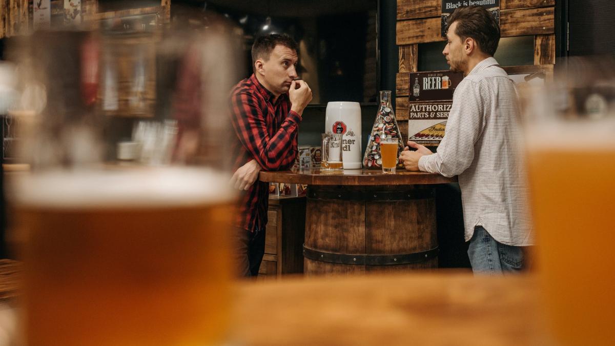 consumul-de-bere-te-poate-imbatrani-mai-devreme--foto-pexels--at--pavel-danilyuk_96241000