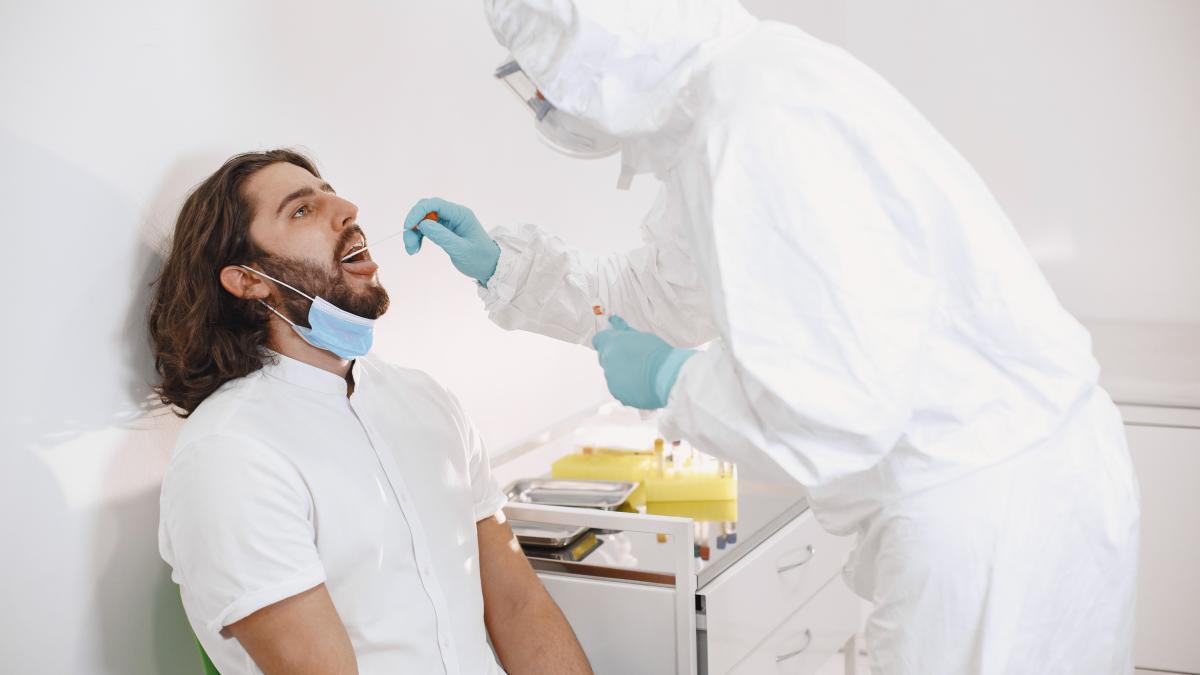 centrele-de-testare--triajul-epidemiologic-si-masca--inca-prezente-in-spitale--rogoz-covid-nu-a-disparut--inca-sunt-destul-de-multe-cazuri-noi_41717500
