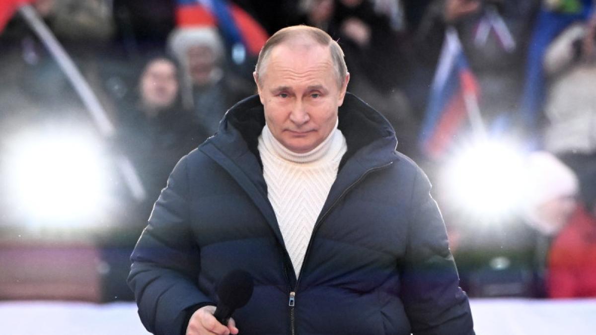 9-semne-ca-vladimir-putin-sufera-de-o-boala-grava-si-e-in-pragul-unei-crize-de-nervi-va-cadea-curand-zambetul-ciudat-si-clipitul_27843000