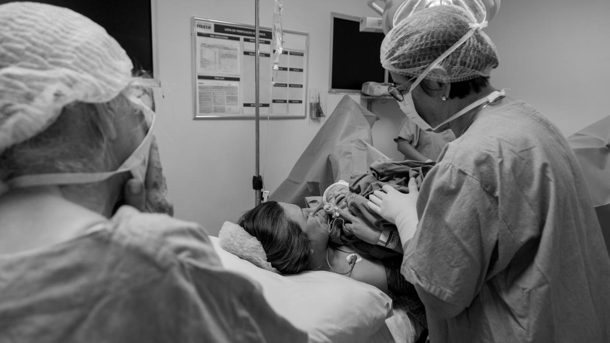 dr--horia-cioflan--sanador-chirurgia-minim-invaziva--interventii-pe-uter--trompe-si-ovare--in-infertilitate--fibrom--cancer--interviurile-dc-news-si-dc-medical_37635700