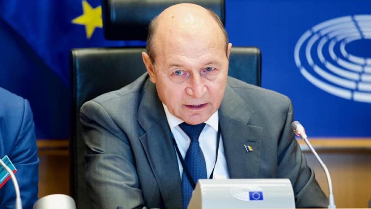 traian-basescu-ar-fi-facut-avc--foto-facebook--at--traian-basescu_87368500