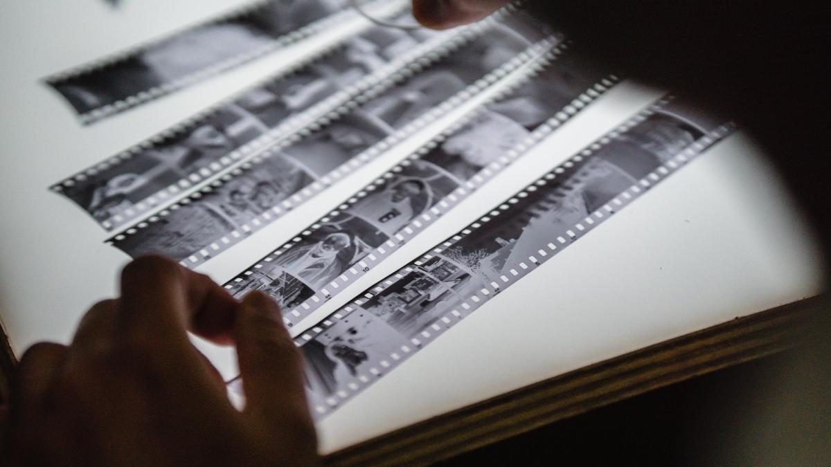 cutia-neagra-si-filmul-vietii--foto-pexels--at--annushka-ahuja_75879000