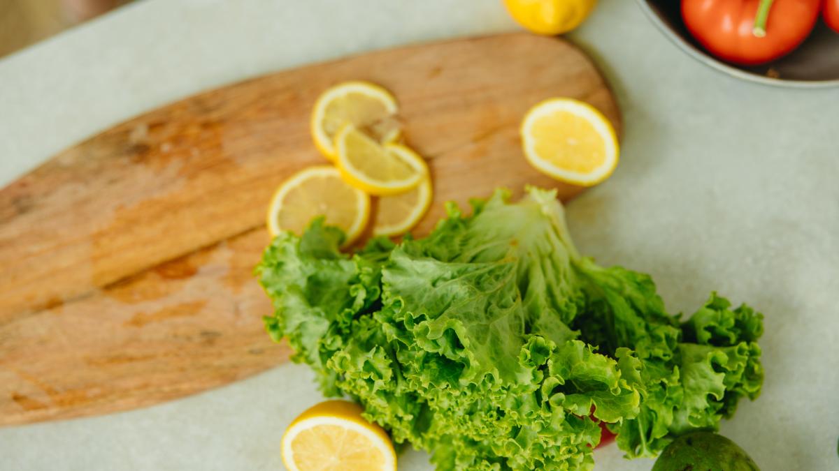 ce-se-intampla-daca-adaugi-lamaie-in-salata_02795700