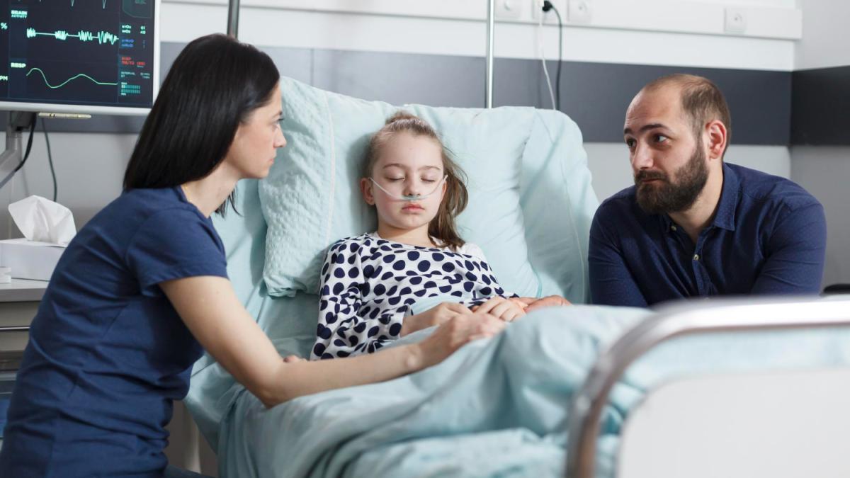 fetita-de-5-ani-cu-hepatita--stabila--dar-inca-intubata-si-ventilata-mecanic--medicii-de-la-fundeni--noi-informatii-dupa-transplant_95976100
