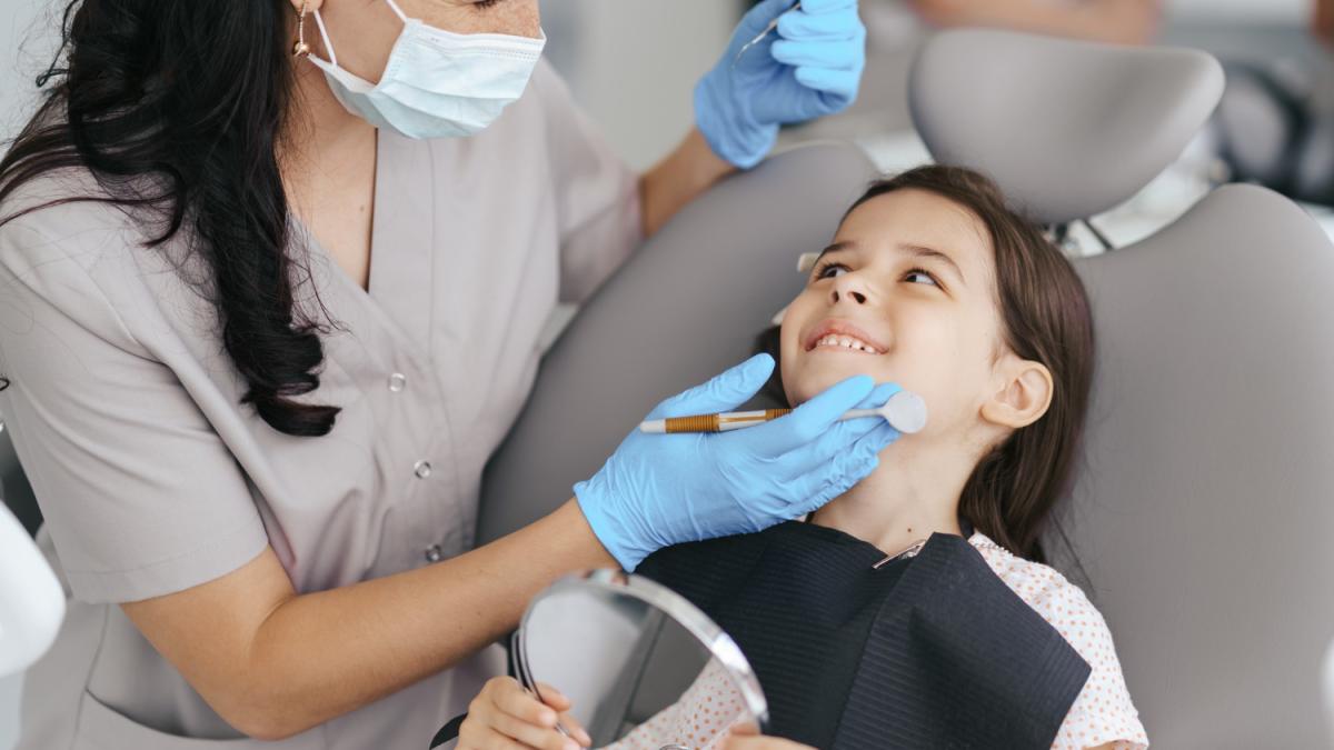 cum-convingem-copiii-sa-mearga-la-dentist-si-de-ce-le-e-frica--dr--vinereanu--sfat-pentru-parinti-teama-nu-si-va-gasi-nici-locul_96085900
