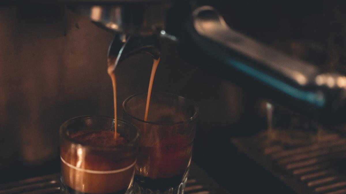 6-bauturi-care-te-deshidrateaza--foto-pexels--at--craig-adderley_15553300