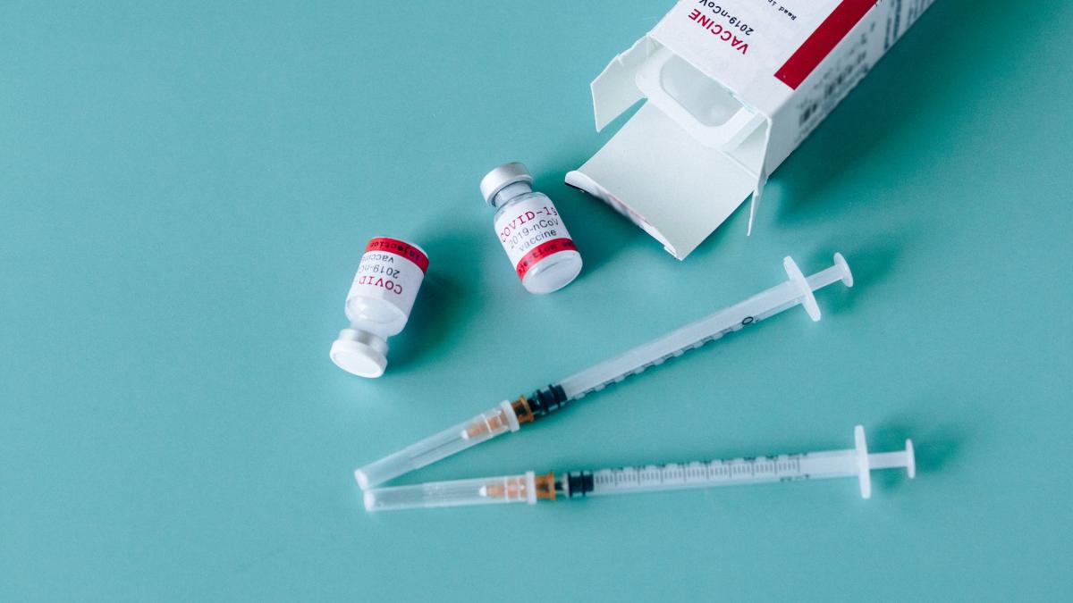 vaccinarea-cu-a-patra-doza--foto-pexels--at--nataliya-vaitkevich_11903400
