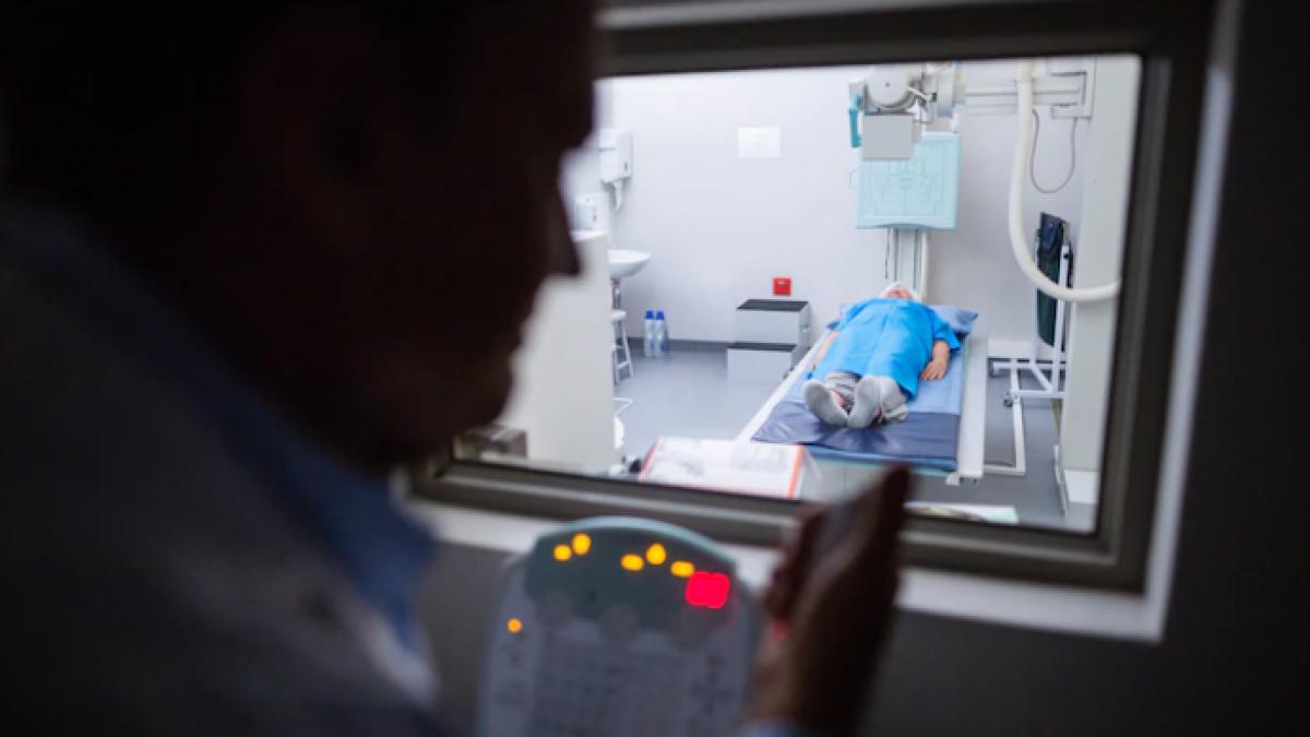 chirurgia--inlocuita-cu-radioterapia--matei-bara-efectele-adverse-au-scazut_15167400