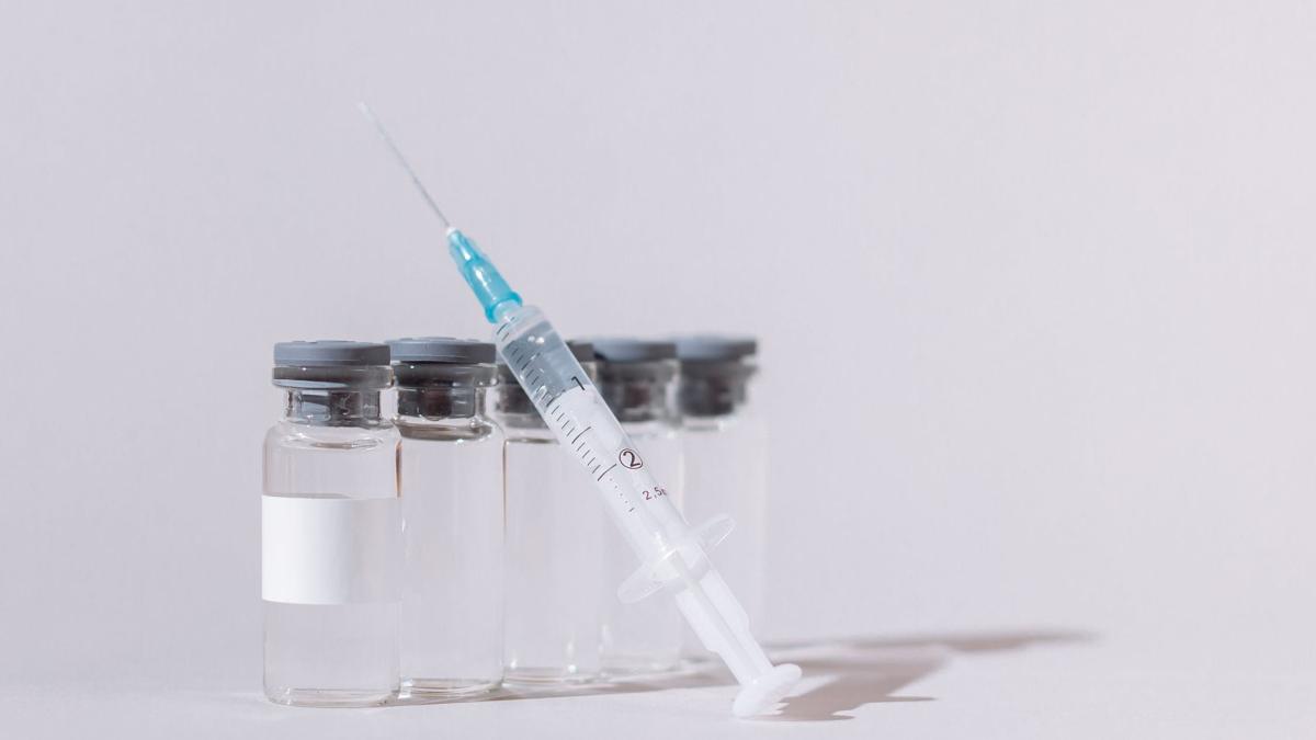 rafila-despre-achizitionarea-de-vaccin-anti-variola--foto-pexels--at--thirdman_02273200