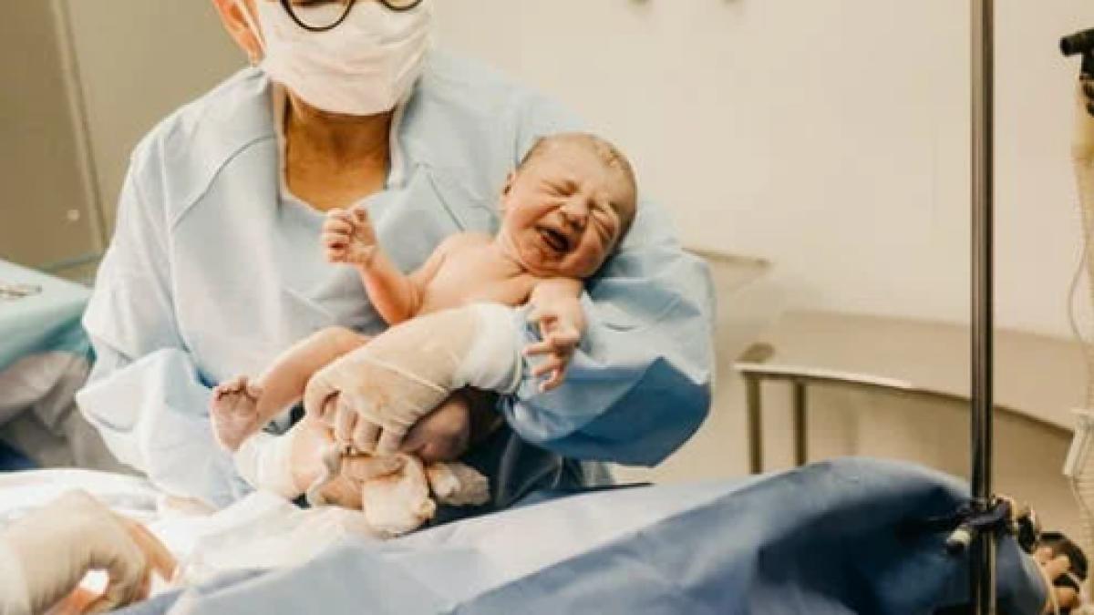 de-ce-face-icter-nou-nascutul--dr--preda-despre-fototerapie-95prc--dintre-bebelusi-fac-icter_09870000