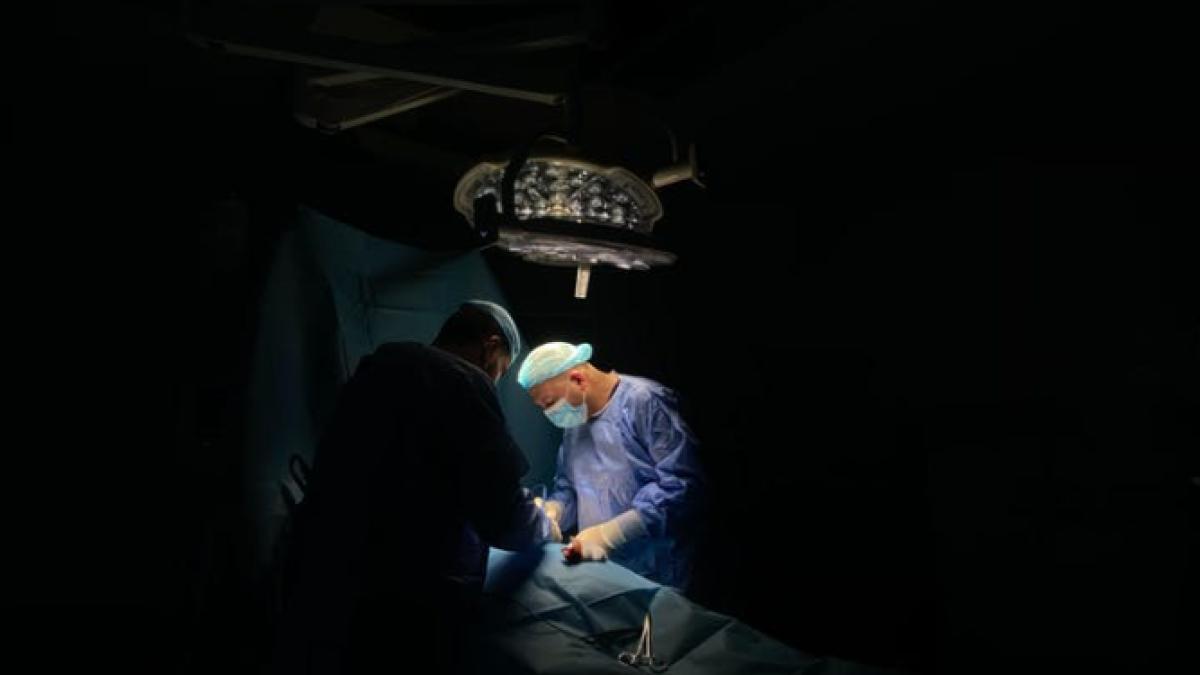 robotul-da-vinci--cel-mai-avansat-sistem-de-chirurgie-robotica-din-lume--rubinsky-sa-faci-regenerare--fara-sa-faci-transplant_98395100