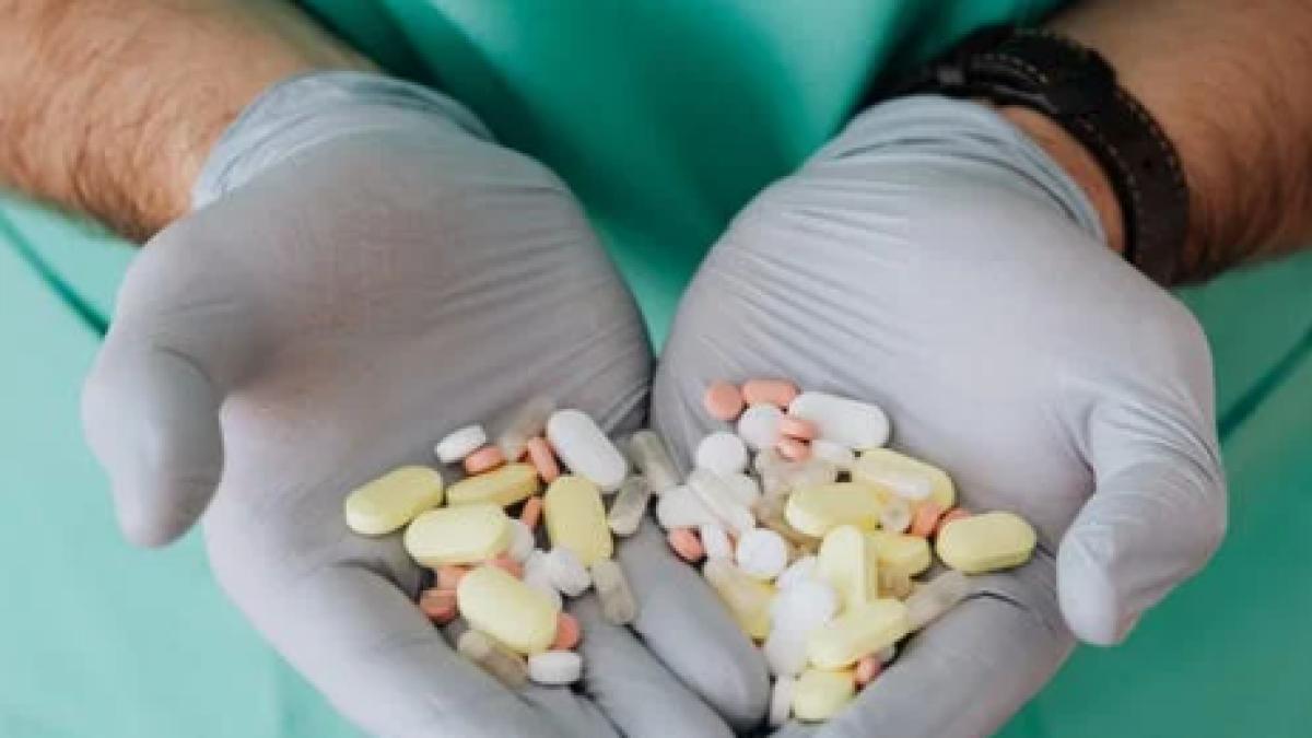 medicul-care-a-prezentat-hidroxiclorochina-ca-leac-miraculos--arestat--8-000-de-doze-falsificate--a-spus-ca-virusul-dispare-in-cateva-ore-dupa-ce-iei-medicamentul_53290900