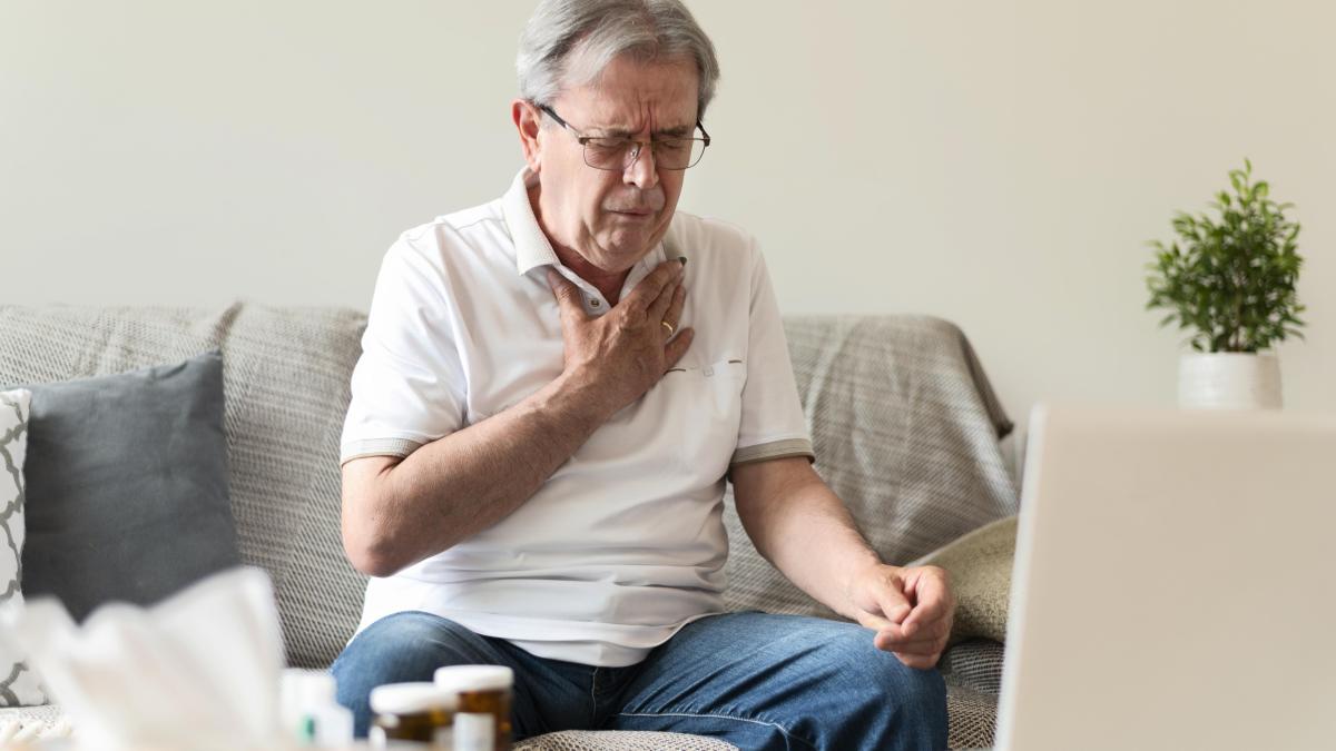 trei-semne-importante-ale-unui-avc--cum-recunosti-un-accident-vascular-cerebral-ne-pot-salva-viata--se-actioneaza-rapid--in-primele-4-ore-si-jumatate_64048600