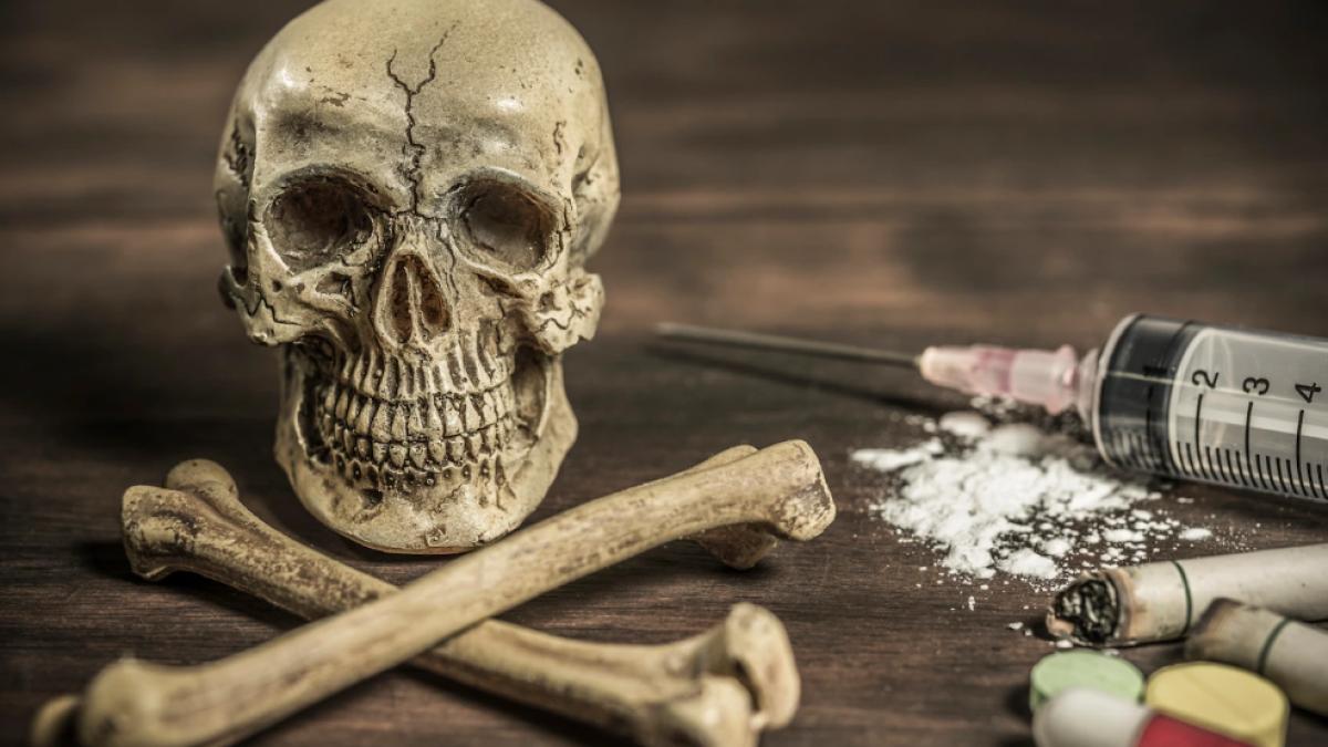 ce-sunt-ecstasy-si-metamfetamina-si-ce-efecte--cum-cad-tinerii-in-capcana-de-a-fi-cool-la-festivaluri--ajungand-sa-moara-in-bratele-medicilor_77401700
