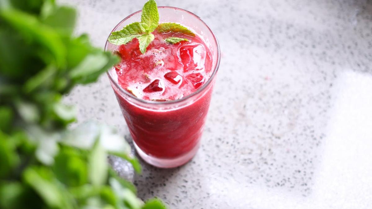detox-cu-smoothie-de-pepene-rosu--foto-pexels--at--roman-odintsov_04992000