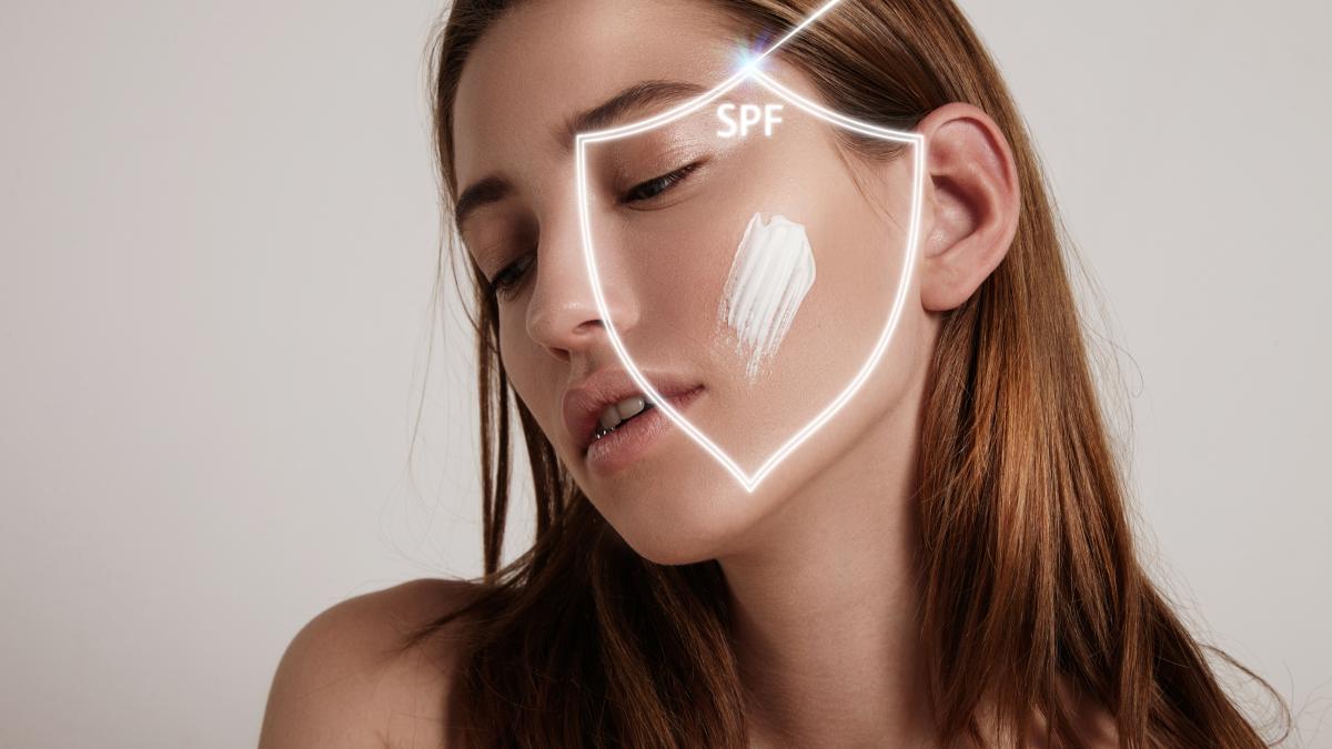 ce-inseamna-crema-cu-spf-15--spf-30-si-spf-50--de-care-ai-nevoie-si-la-ce-sa-fii-atent-cand-cumperi--simionescu-opreste-radiatiile-uv_63463900