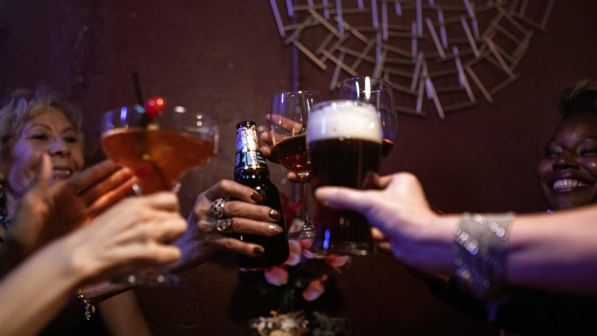 o-bere-pe-zi--foto-pexels--at--rodnae-productions_30145800