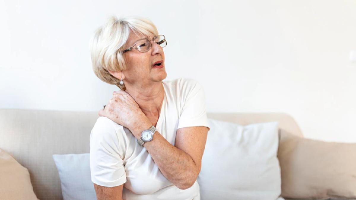 diagnosticarea-osteoporozei--foto-freepik--at--stefamerpik_38613600