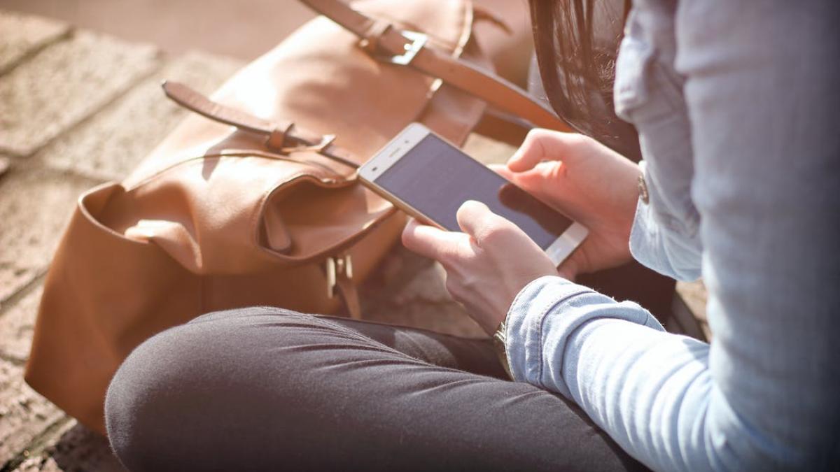telefoanele--foto-pexels--at--tofros_49734900