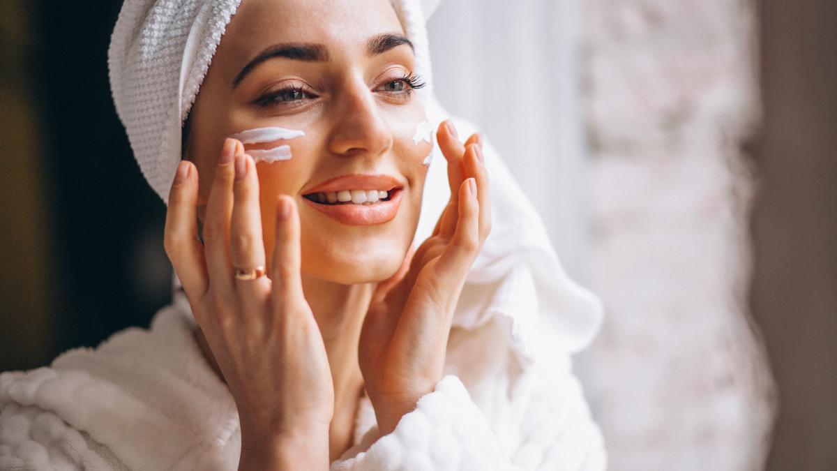 ingredientul-genial-care-te-intinereste--ce-sa-ti-pui-pe-fata-pentru-un-ten-perfect--daca-ai-peste-23-de-ani--marinescu-o-picatura-face-minuni_60996700