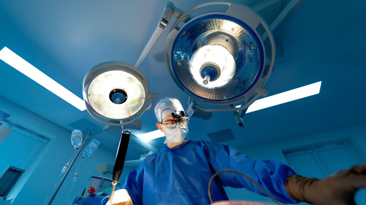 bolile-urologice-care-pot-fi-operate-robotic--dr--coman-si-dr--crisan-va-sangera-putin-si-se-va-mobiliza-a-doua-zi-dupa-operatie_28276900