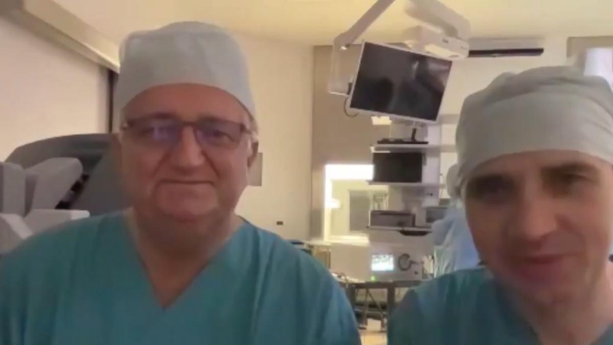 chirurgia-robotica-in-urologie--prof--ioan-coman-si-prof--nicolae-crisan--din-sala-de-operatie--la-academia-de-sanatate_63085700