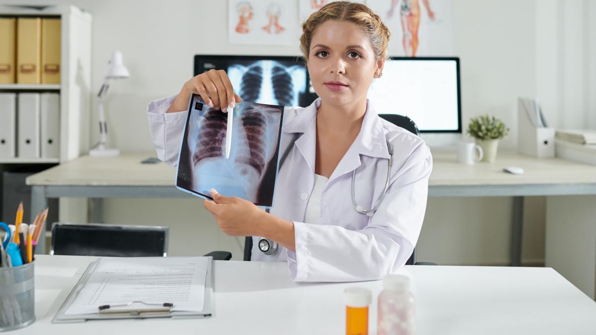 pacientii--apel-urgent-pentru-programe-de-depistare-a-cancerului-bronhopulmonar--in-romania-a-venit-momentul-schimbarii-acestei-realitati-sumbre_36747700