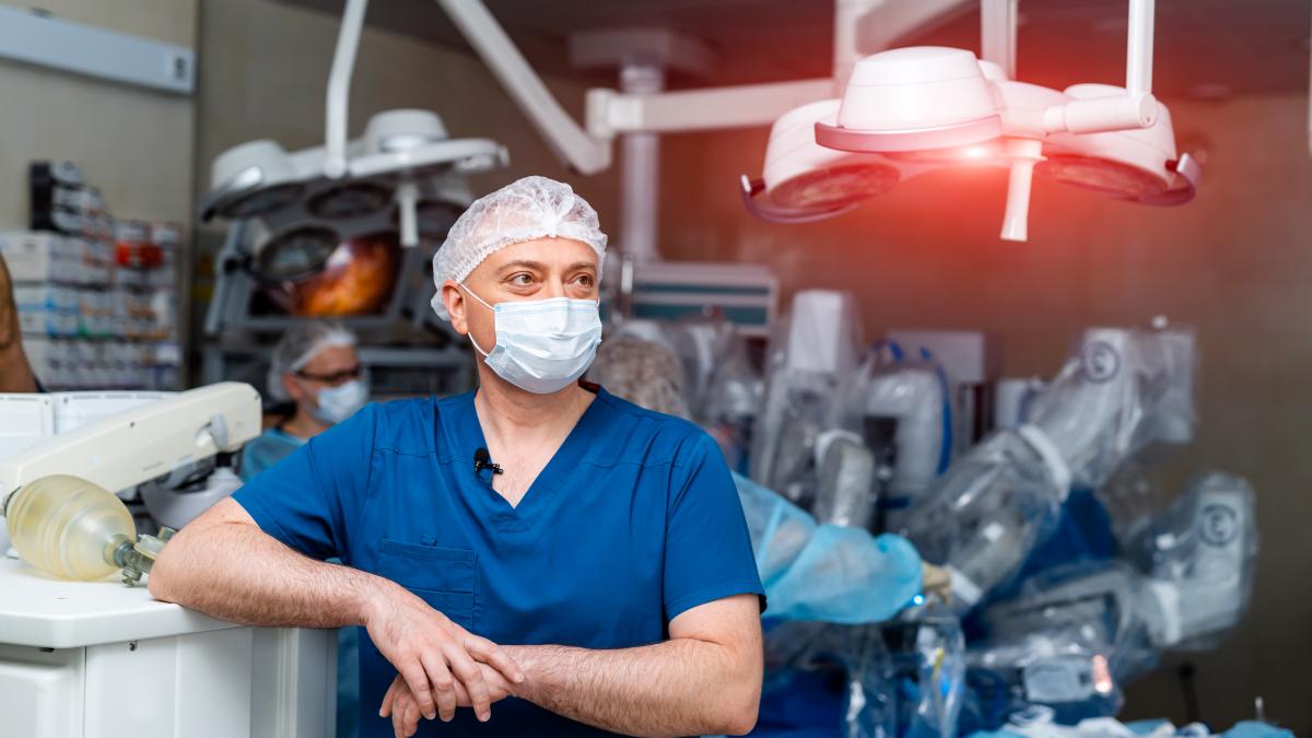 se-pregateste-al-treilea-val-de-chirurgie-robotica--nicolae-crisan-sunt-convins--deja-exista-un-interes-real--exista-o-presiune_43801800