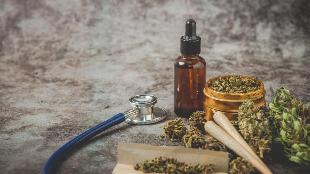 sunteti-de-acord-cu-legalizarea-canabisului-in-scop-medical-sondaj-dc-medical_09731500