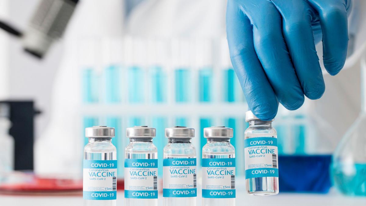 vaccinul-moderna--bivalent--disponibil-din-aceasta-toamna--vizeaza-varianta-omicron-si-tulpina-originala-sars-cov-2_64672100