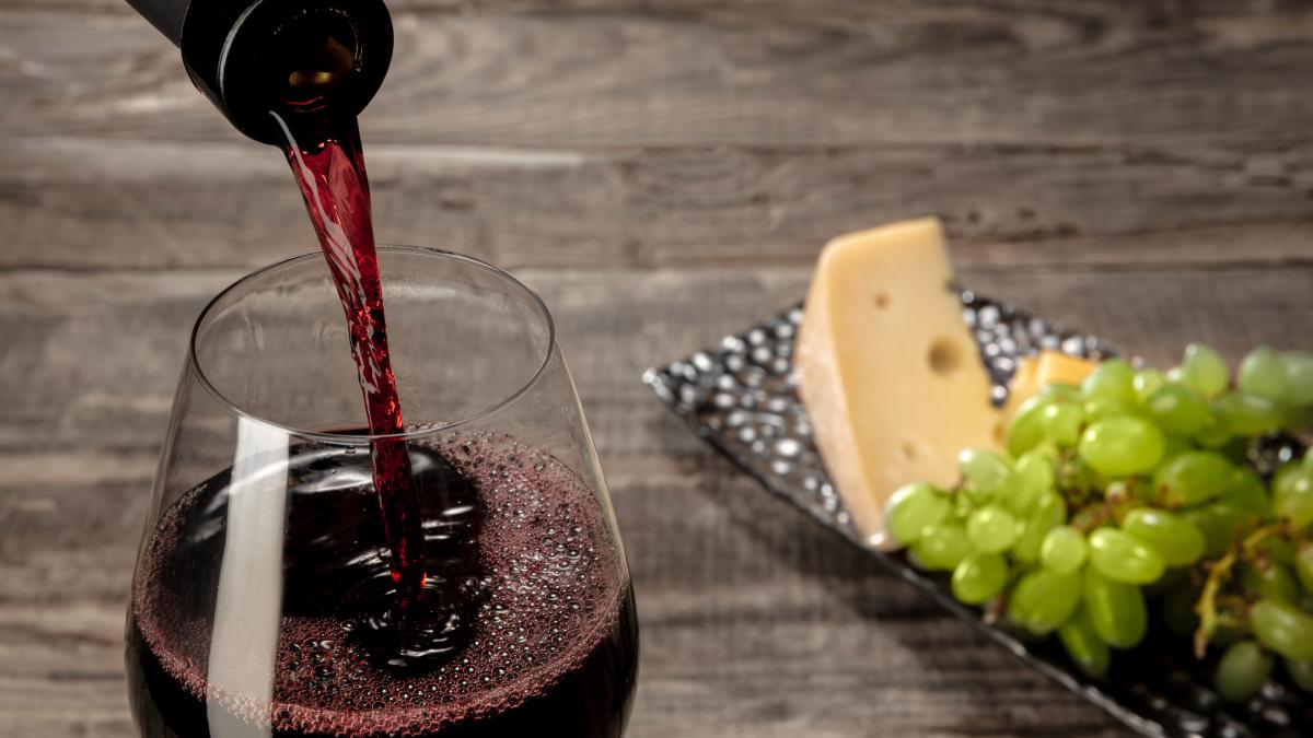 ce-se-intampla-daca-bei-vin-rosu--trifan-s-a-crezut-ca-20-30-gr-pe-zi-au-factor-protectiv-pentru-bolile-cardiovasculare--dar-nu_45038900
