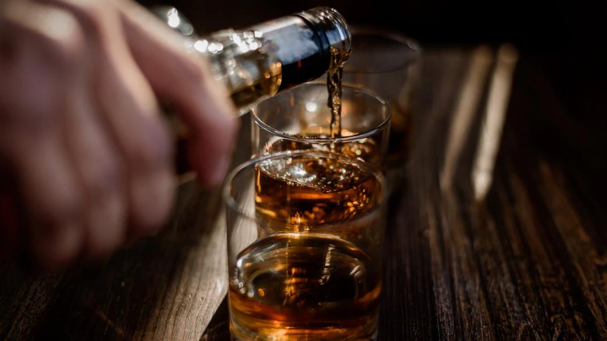 psilocibina--ciuperca-magica--tratament-pentru-alcoolism--sunt-peste-3-3-milioane-de-decese-in-fiecare-an-din-aceasta-cauza_02134900