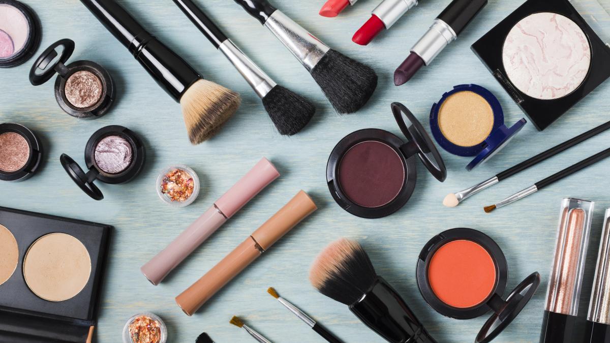 cosmeticele--riscuri-pentru-sanatatea-pielii_28282800