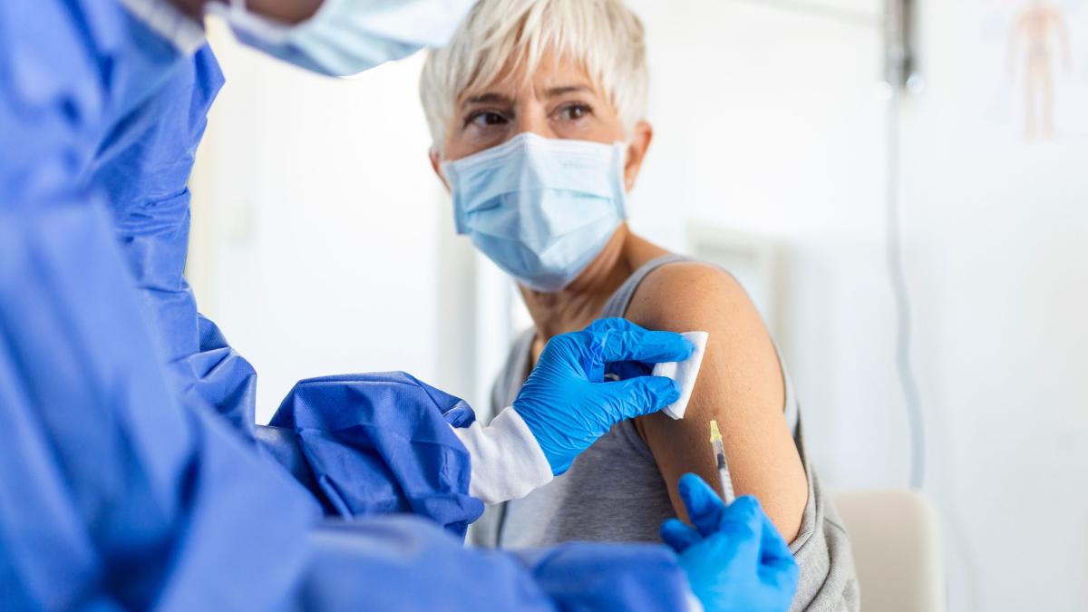 ema--avertisment-despre-pandemia-covid-in-curs-de-desfasurare-in-europa_14393700