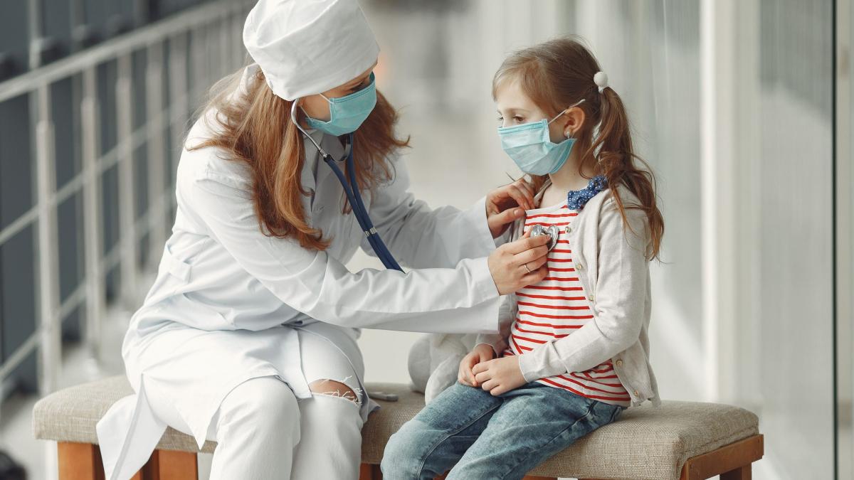 valul-de-viroze--explcatiile-pediatrului-craiu-din-teama-de-sars-cov-2-s-au-tinut-mastile--s-a-tinut-distanta_02956900