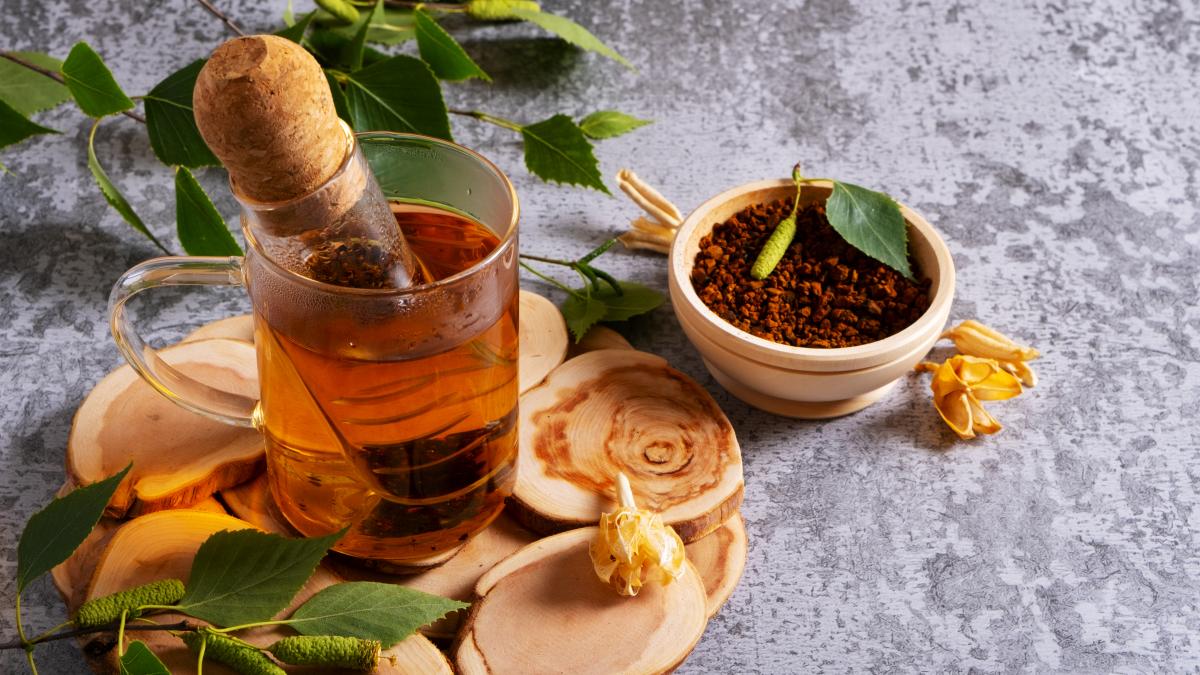 ceaiul-adorat-de-regele-charles--il-bea-in-fiecare-dimineata-si-elimina-cancerul--avc-ul-si-scade-colesterolul_92657000
