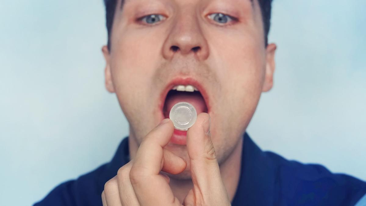 pastilele-de-supt--pline-de-e-uri--lista-pastilelor-toxice-pentru-sanatate-dau-amorteala-la-nivelul-gurii-sau-disconfort-gastro-intestinal_23021400