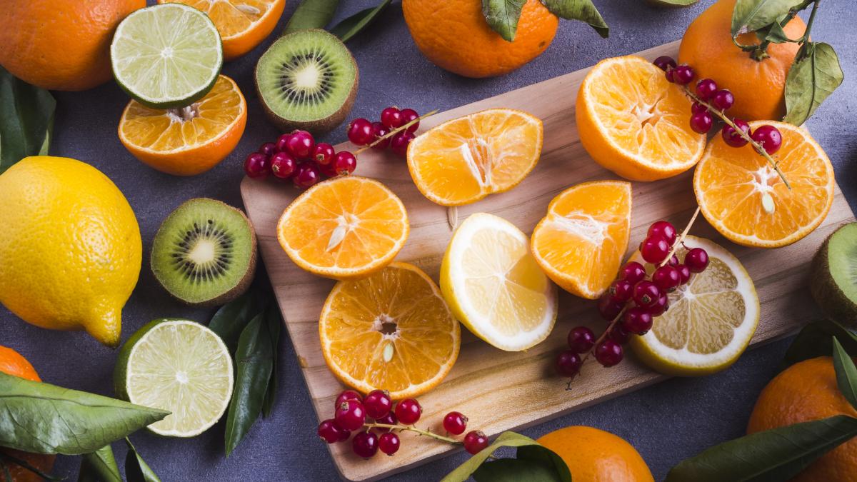 18-alimente-bogate-in-vitamina-c--contin-mai-multa-decat-lamaile-si-portocalele--reduc-tensiunea--colesterolul-si-riscul-de-osteoporoza_40909900